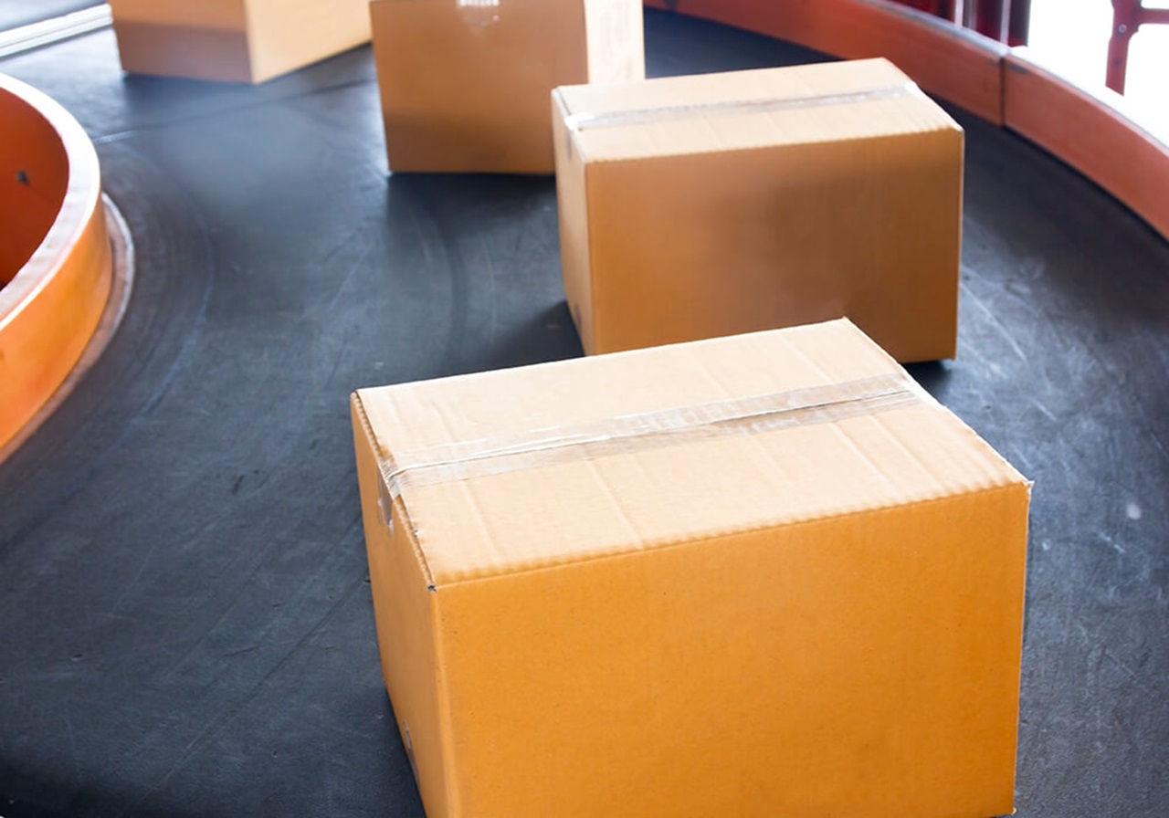 Boxes on a belt